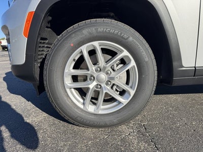 2025 Jeep Grand Cherokee GRAND CHEROKEE LAREDO X 4X4