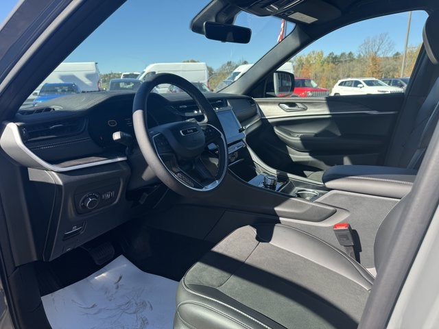 2027 Jeep Grand Cherokee GRAND CHEROKEE LAREDO ALTITUDE 4X4