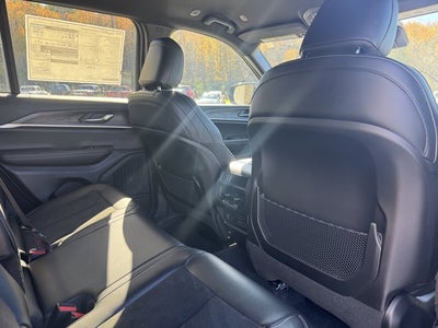 2027 Jeep Grand Cherokee GRAND CHEROKEE LAREDO ALTITUDE 4X4