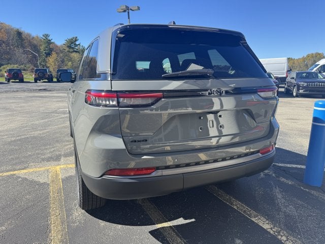 2027 Jeep Grand Cherokee GRAND CHEROKEE LAREDO ALTITUDE 4X4