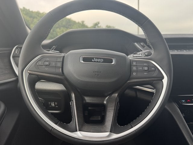 2027 Jeep Grand Cherokee Laredo Altitude