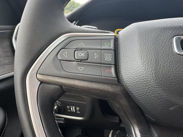 2027 Jeep Grand Cherokee Laredo Altitude