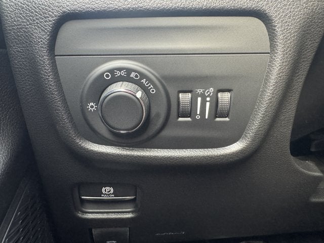 2027 Jeep Grand Cherokee Laredo Altitude