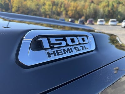 2022 RAM 1500 Laramie Crew Cab 4x4 5'7' Box