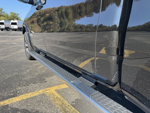 2022 RAM 1500 Laramie Crew Cab 4x4 5'7' Box