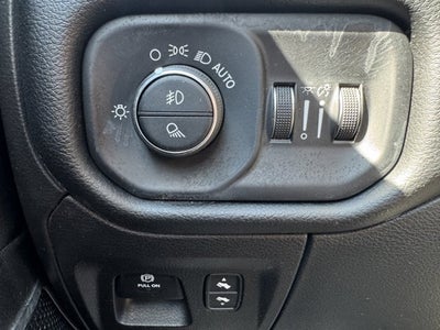 2022 RAM 1500 Laramie Crew Cab 4x4 5'7' Box