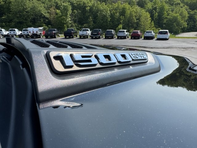 2019 RAM 1500 Laramie Crew Cab 4x4 5'7' Box