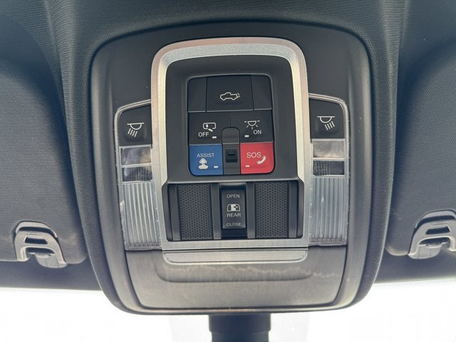 2019 RAM 1500 Laramie Crew Cab 4x4 5'7' Box