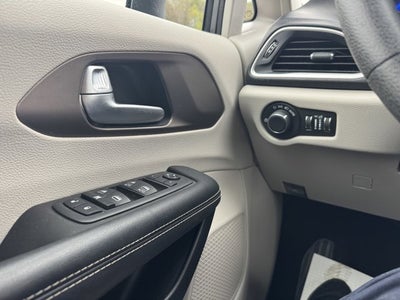 2020 Chrysler Voyager LXI