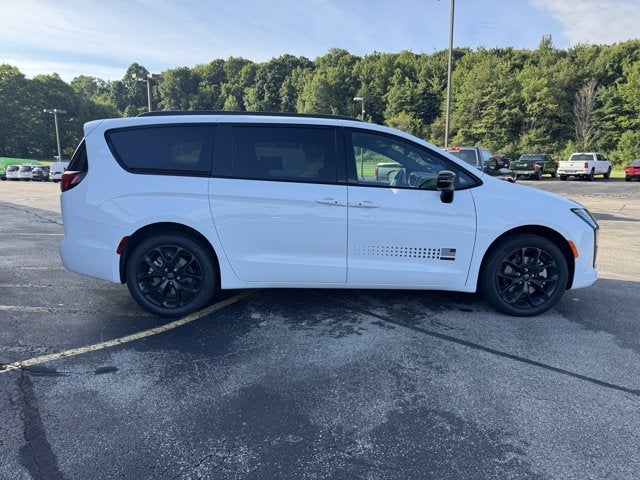 2027 Chrysler Pacifica PACIFICA SELECT AWD